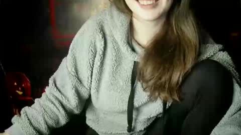 Snapshot of annbelll chatting on 10/20/25, 05:13 Bella online show from 10/20/25, 05:13