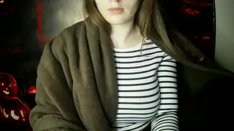 Snapshot of annbelll chatting on 10/21/25, 05:13 Bella online show from 10/21/25, 05:13