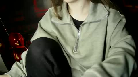 Snapshot of annbelll chatting on 10/27/25, 06:12 Bella online show from 10/27/25, 06:12