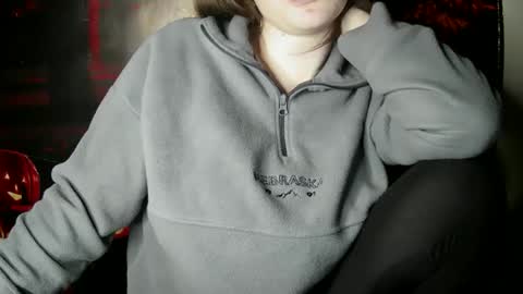 Snapshot of annbelll chatting on 10/28/25, 03:04 Bella online show from 10/28/25, 03:04