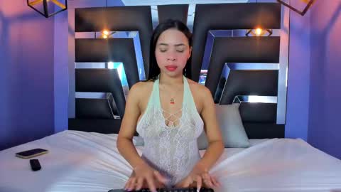 Snapshot of anne_brown1 chatting on 09/17/25, 07:04 Anne online show from 09/17/25, 07:04