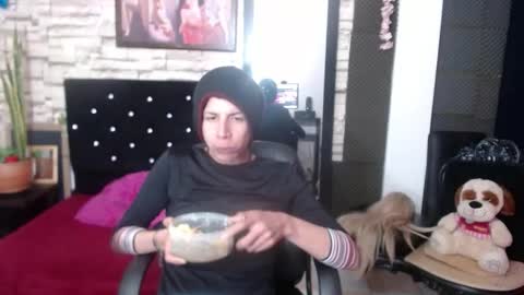 Snapshot of anne_castle86 chatting on 10/16/25, 05:08 Anne online show from 10/16/25, 05:08