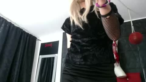 Snapshot of anne_castle86 chatting on 10/30/25, 08:38 Anne online show from 10/30/25, 08:38