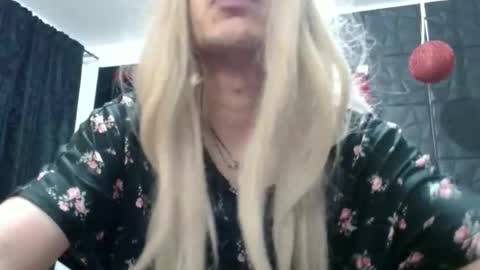 Snapshot of anne_castle86 chatting on 11/04/25, 08:35 Anne online show from 11/04/25, 08:35