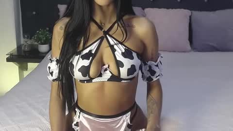 Snapshot of anne_colucci chatting on 10/25/25, 07:27 Anne online show from 10/25/25, 07:27