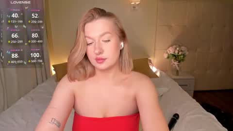 Snapshot of anne_leee chatting on 01/14/25, 04:47 Emma online show from 01/14/25, 04:47
