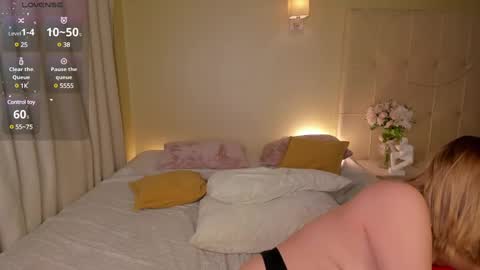 Snapshot of anne_leee chatting on 01/20/25, 04:10 Emma online show from 01/20/25, 04:10