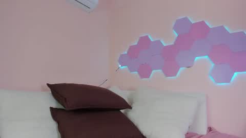 anne_millerr online show from 06/16/26, 11:46