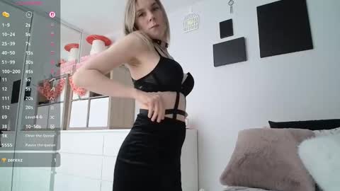 Snapshot of anne_willow_ chatting on 03/24/26, 03:00 Anne Willow online show from 03/24/26, 03:00