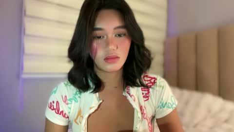 Snapshot of annedee_ chatting on 10/05/25, 04:38 Kim online show from 10/05/25, 04:38