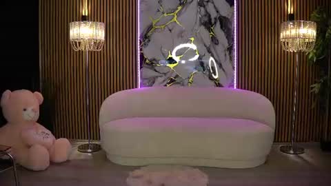 Snapshot of anneswhite chatting on 07/20/26, 10:39 Ana online show from 07/20/26, 10:39