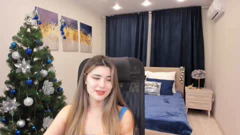 Snapshot of annetli chatting on 12/12/24, 10:13 annetli online show from 12/12/24, 10:13