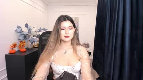 Snapshot of annetli chatting on 10/14/25, 03:40 annetli online show from 10/14/25, 03:40