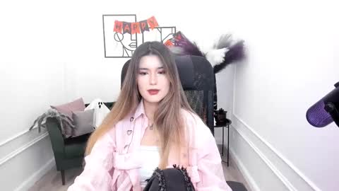 Snapshot of annetli chatting on 10/22/25, 03:40 annetli online show from 10/22/25, 03:40