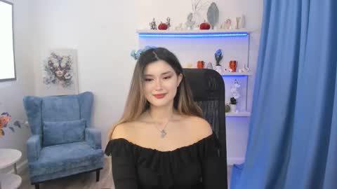 Snapshot of annetli chatting on 10/29/25, 03:31 annetli online show from 10/29/25, 03:31