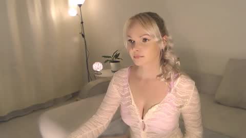 Annett online show from 09/17/25, 10:55