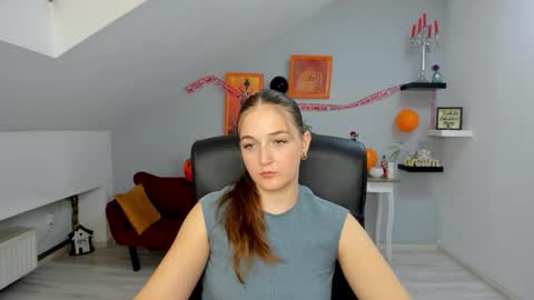 Snapshot of annewilsonn chatting on 10/30/25, 01:23 annewilsonn online show from 10/30/25, 01:23