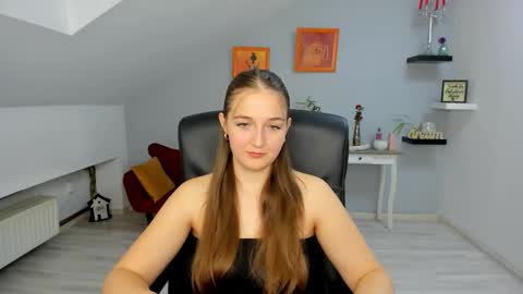 Snapshot of annewilsonn chatting on 11/05/25, 12:05 annewilsonn online show from 11/05/25, 12:05