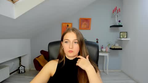 Snapshot of annewilsonn chatting on 11/07/25, 12:16 annewilsonn online show from 11/07/25, 12:16