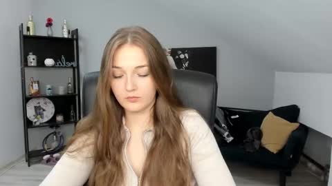 Snapshot of annewilsonn chatting on 11/21/25, 04:44 annewilsonn online show from 11/21/25, 04:44