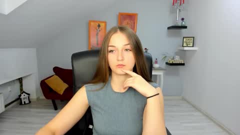 Snapshot of annewilsonn chatting on 11/24/25, 12:05 annewilsonn online show from 11/24/25, 12:05