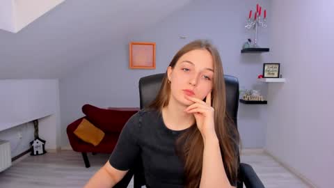 Snapshot of annewilsonn chatting on 04/14/26, 12:22 annewilsonn online show from 04/14/26, 12:22