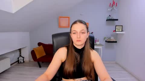 Snapshot of annewilsonn chatting on 04/20/26, 11:24 annewilsonn online show from 04/20/26, 11:24