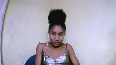 anni253864 online show from 09/11/25, 12:27