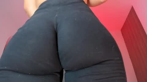Snapshot of annibigass4daddy chatting on 04/20/26, 11:39 Creamy online show from 04/20/26, 11:39