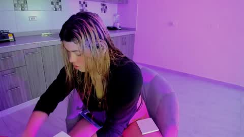 Snapshot of annie_andrade1 chatting on 03/08/25, 07:38 annie online show from 03/08/25, 07:38