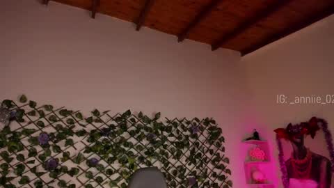 annie_barozzi online show from 12/18/24, 03:00