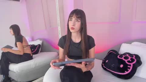 Snapshot of annie_blair_ chatting on 07/18/26, 07:39 Annie online show from 07/18/26, 07:39
