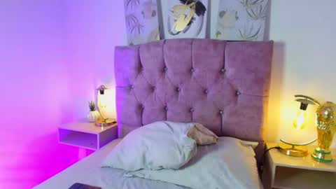 Annie Bonnie   online show from 06/22/26, 12:02