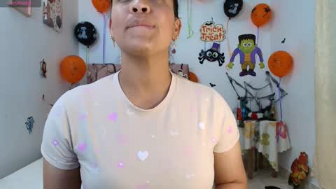 Snapshot of annie_collen chatting on 10/31/25, 03:07 Anna online show from 10/31/25, 03:07