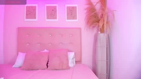 annie_dolce_ online show from 10/16/25, 09:49