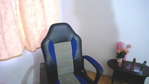 Annie3 online show from 10/08/25, 10:18