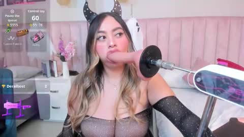   online show from 10/31/25, 04:35