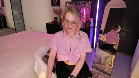 Annie online show from 05/28/26, 05:54