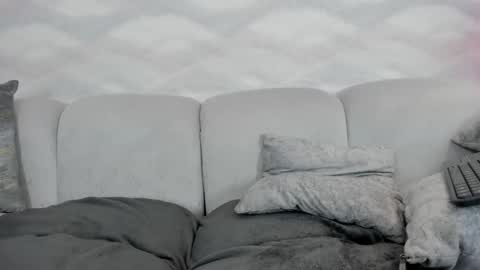 Snapshot of annie_loove_ chatting on 11/19/25, 01:33 im annie online show from 11/19/25, 01:33