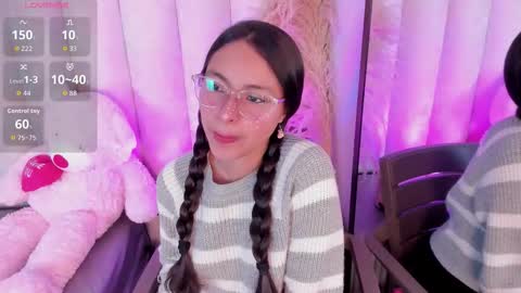 Snapshot of annie_lought chatting on 11/01/25, 12:18 online show from 11/01/25, 12:18