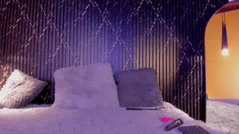 Annie online show from 10/31/25, 11:39