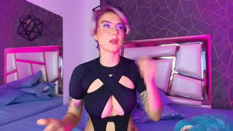 Annie  online show from 11/03/25, 11:11