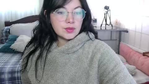 LAURA - A n n i e  S w a n online show from 01/13/25, 03:58