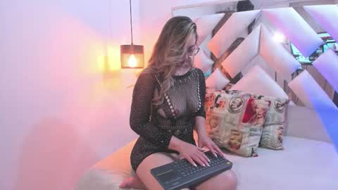 annie_vega17 online show from 03/07/26, 06:38