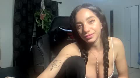 Snapshot of annie_xxx111 chatting on 02/04/25, 04:26 annie_xxx111 online show from 02/04/25, 04:26