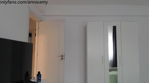 Annie online show from 12/08/24, 12:41