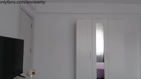 Annie online show from 12/12/24, 12:22