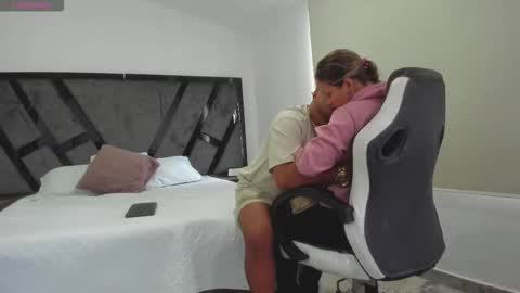 Annie and Stefan online show from 10/15/25, 01:11