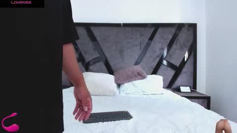 Annie and Stefan online show from 10/16/25, 01:45