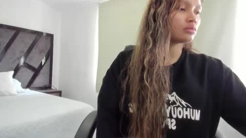 Annie and Stefan online show from 10/20/25, 01:33